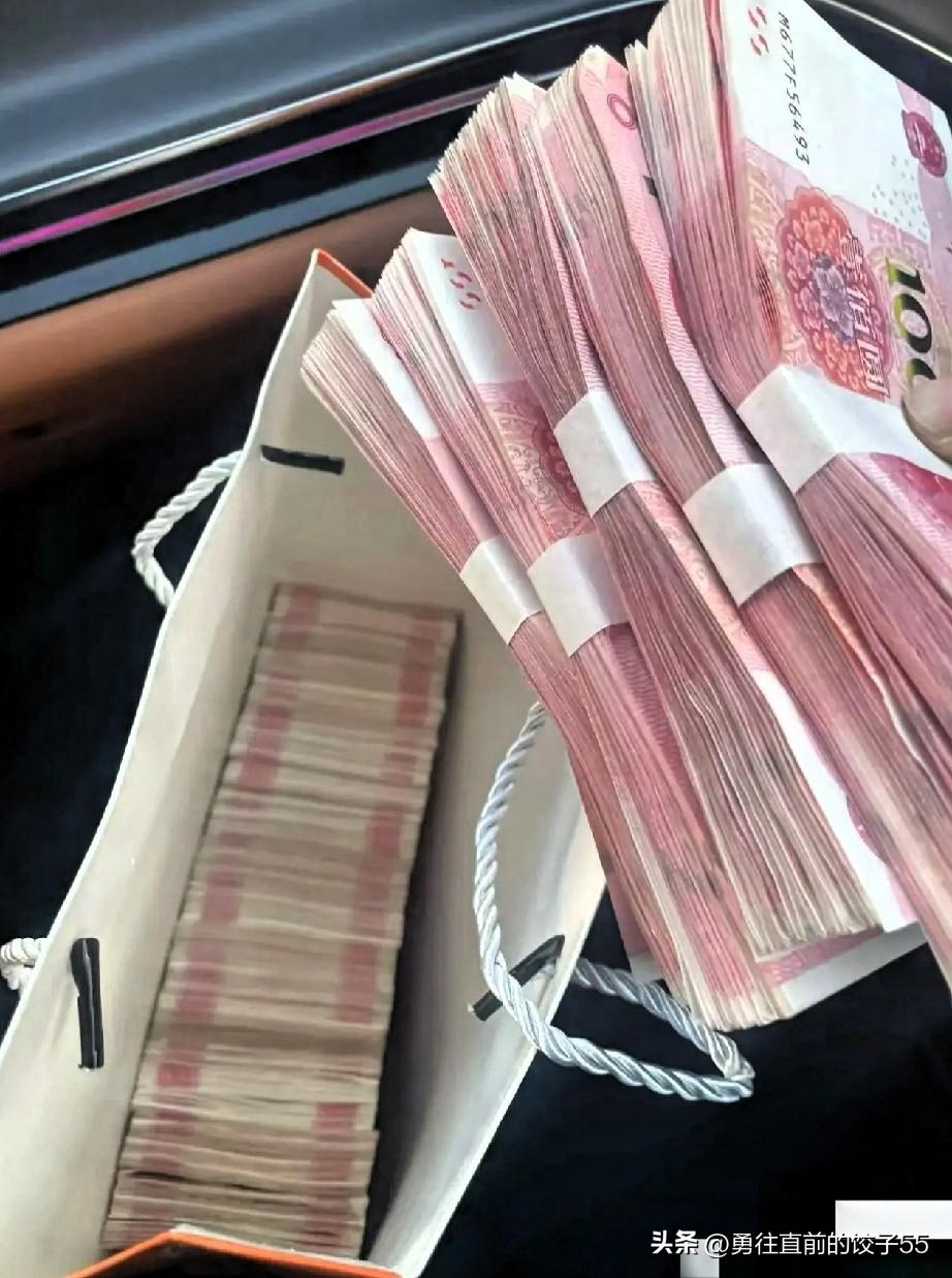 奉劝大家，如果手上有20万，千万别投资理财，也别买黄金，都是坑。

要是有20万