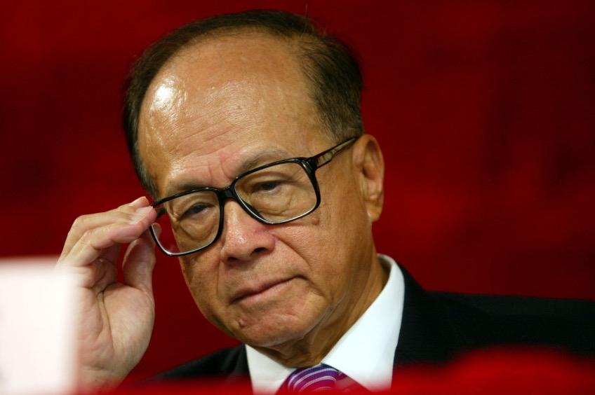 李嘉诚和巴菲特都是投资界传奇，投资策略有同也有异。
相同点很明显，他们都有敏锐的