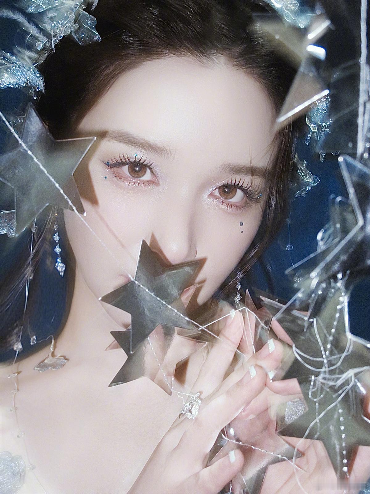 阚清子老公是她的榜一大哥 真心羡慕阚清子，有这样一个从粉丝变成老公，还一直默默支