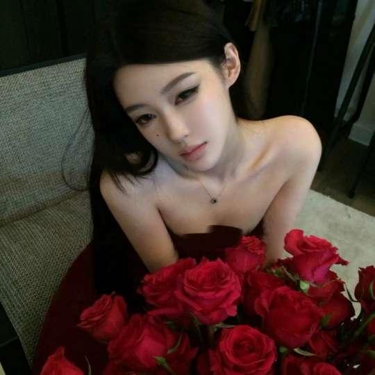 生育付出了惨痛的身体代价，时至今日依旧没有恢复，耳鸣头晕一个多月，无人过问，
一