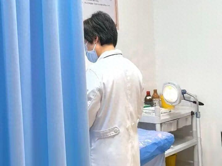4月30日报道，浙江宁波的王女士因患有痔疮，总觉得便后擦拭不干净，便长期频繁使用