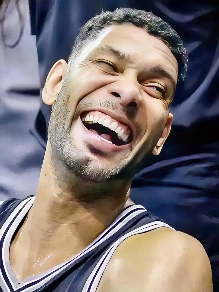 不偏不倚，NBA历史地位排名前十的大前锋锋是以下这10位球员：

1、蒂姆-邓肯