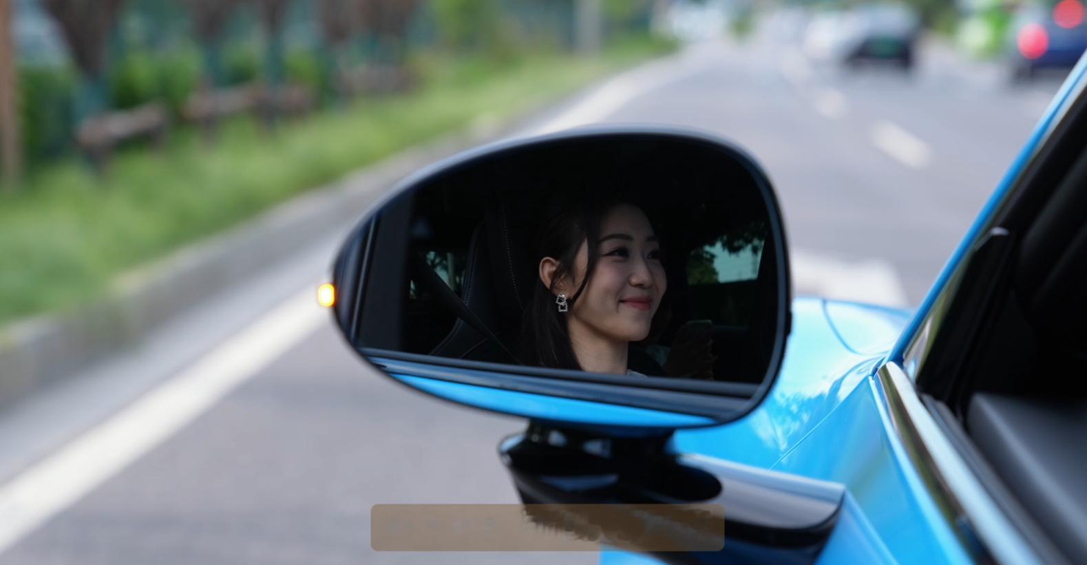 朱美吉落日之前是卡布里蓝 不知道你们刷到没？早上刷到美吉发的这条自驾内容，一下就