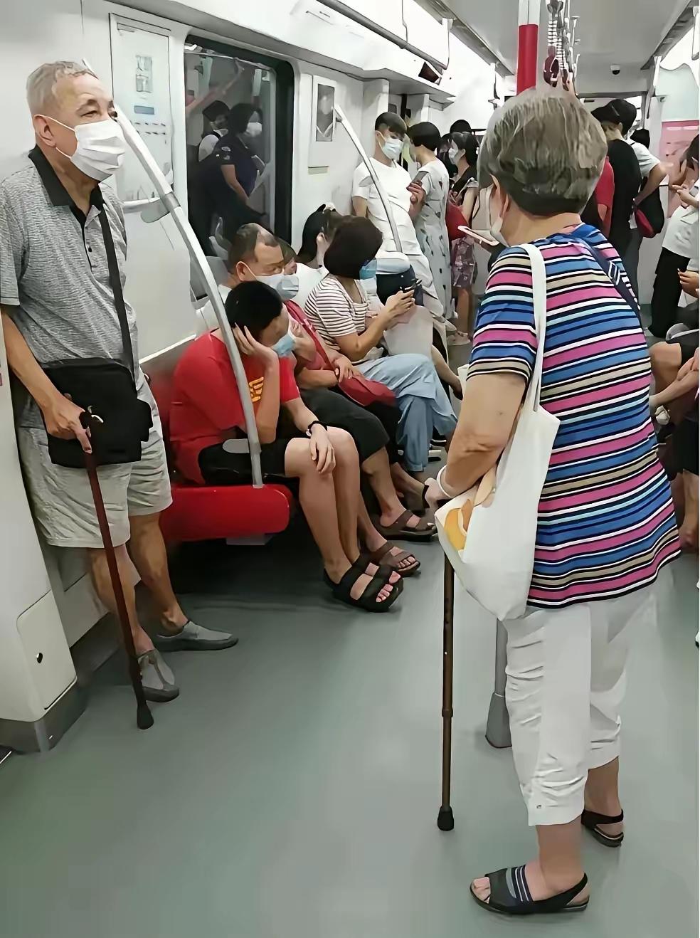 如果老了我也像他们这样，可能出门的兴致会大打折扣。不过我还是希望，老了能有个好状