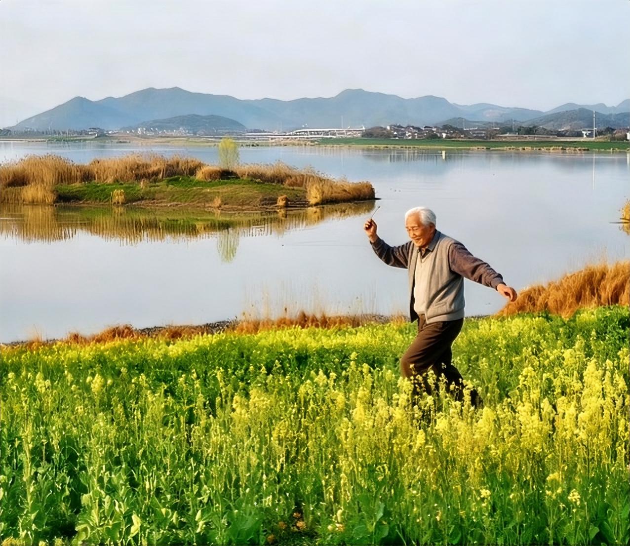 复旦大学陈果教授曾说：“人老了，千万别一味享清福，身体没大问题，就得找点事做、动