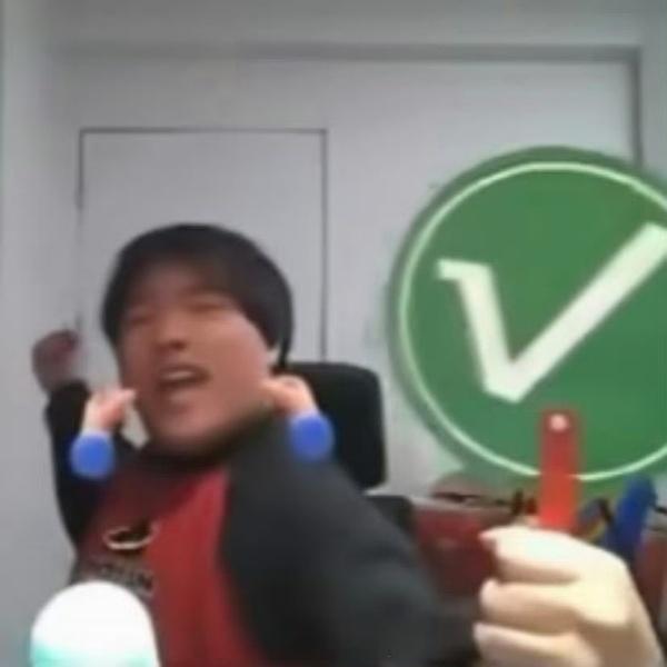 内娱真的要互扇的话，我支持扇两个人一个是于正一个是王一栩谁同意？谁反对？ 