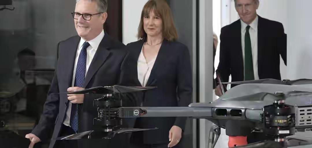 ​英国首相斯塔默虽然是被迫支持，但仍心有不甘。这时候他已经明确地表示，他上台之后