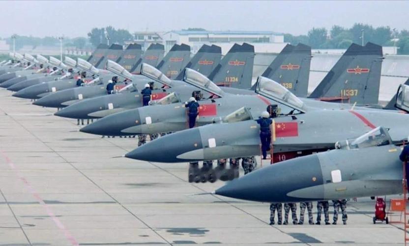 央视专题片“制胜”画面， 中国空军 各型 精确制导导弹 与炸弹，对地攻击打的相当