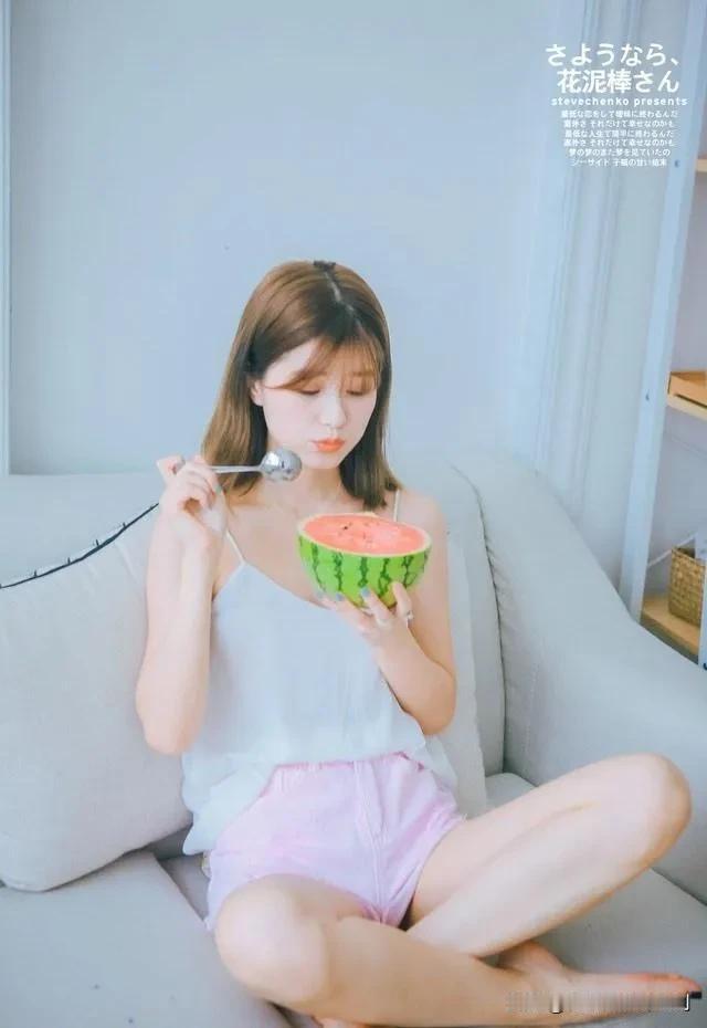 昨天去亲戚家，感觉他屋里吹着空调特别干燥，于是建议买一个加湿器或者把湿毛巾挂在空