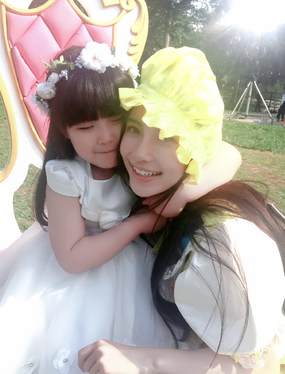 angelababy杨颖和angel王诗龄合照两个安吉拉太可爱啦～ ​​​
