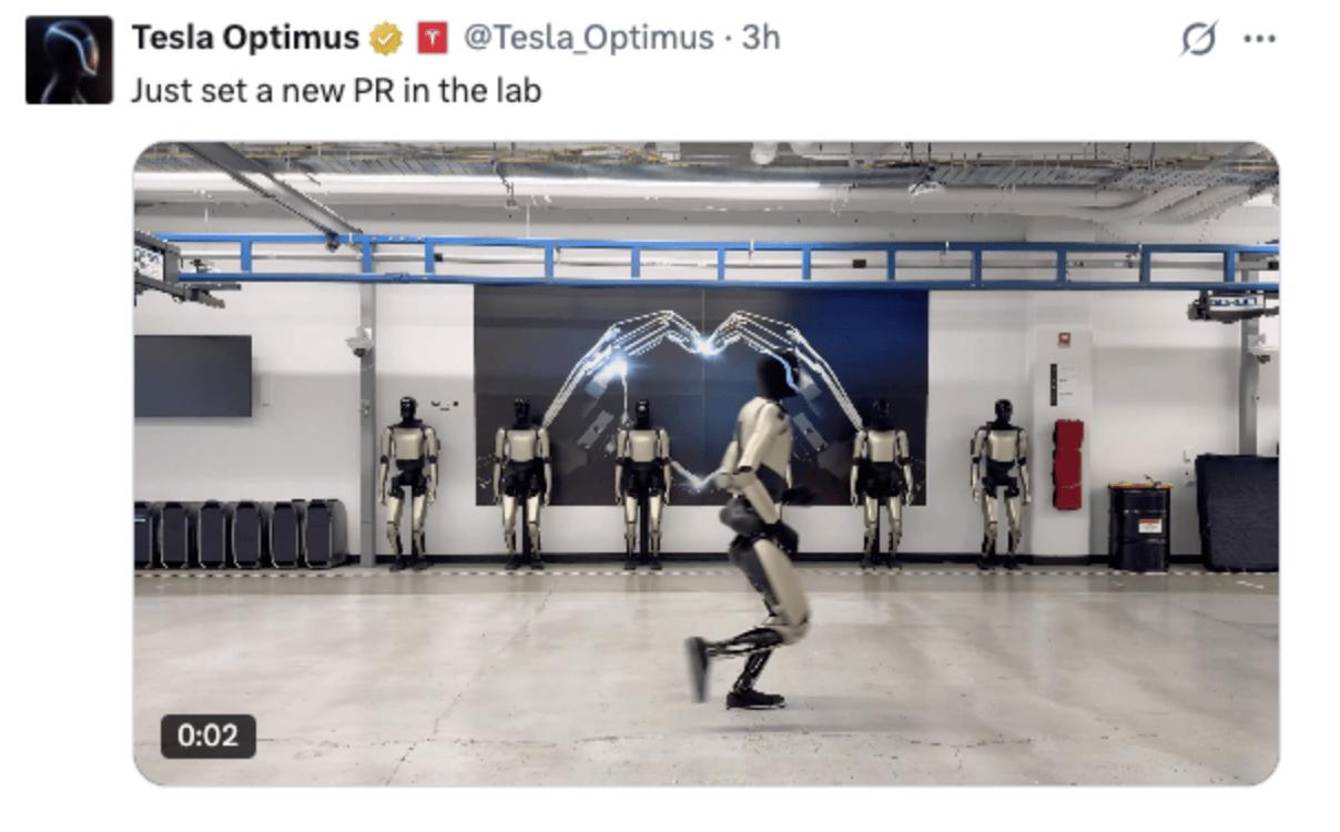 特斯拉人形机器人会跑了！

12月3日，马斯克通过社交平台分享了特斯拉擎天柱团队