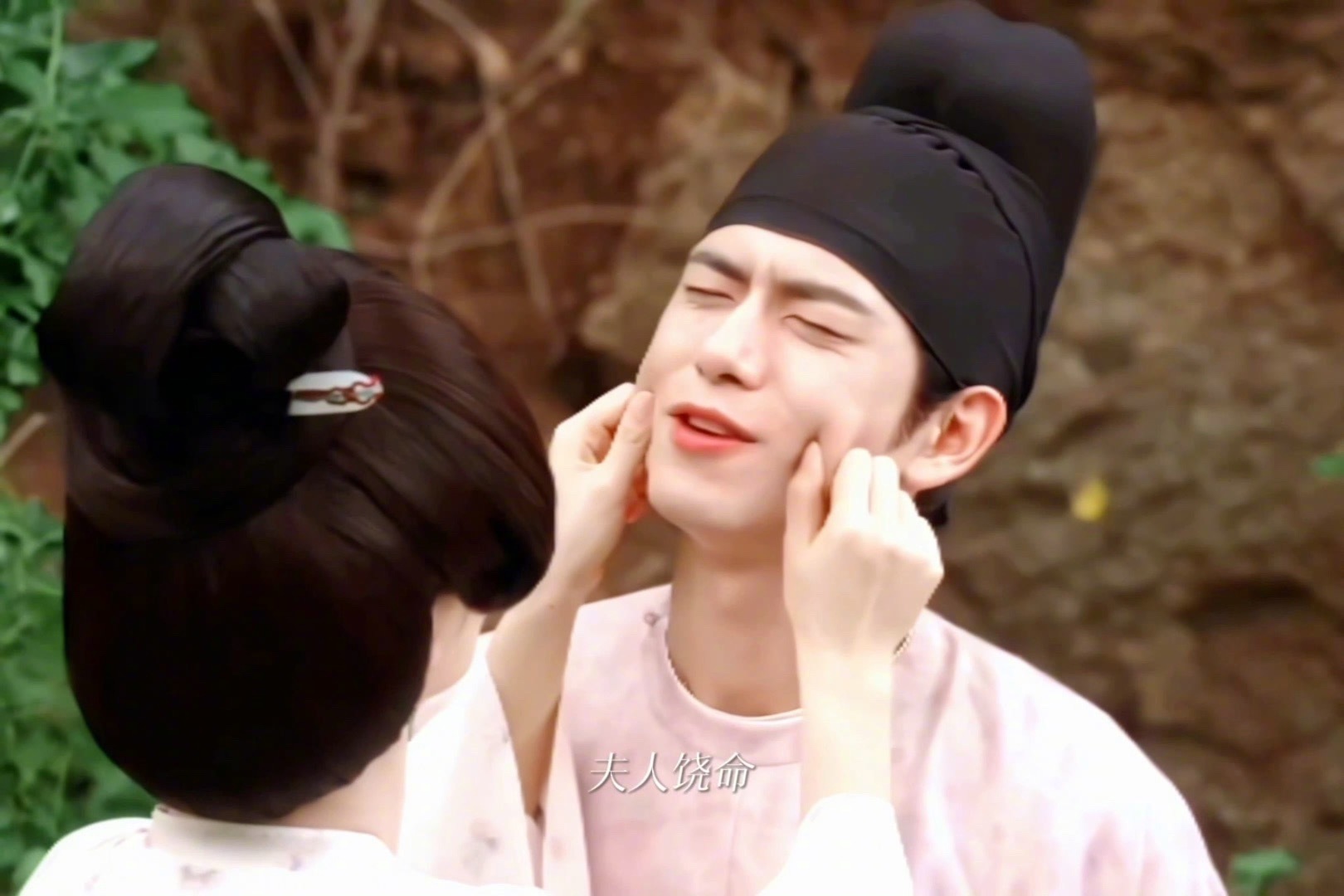 锦绣芳华大结局妈呀，这么快就大结局了🌞，还没看够啊～杨紫李现可以再合作一次吗？