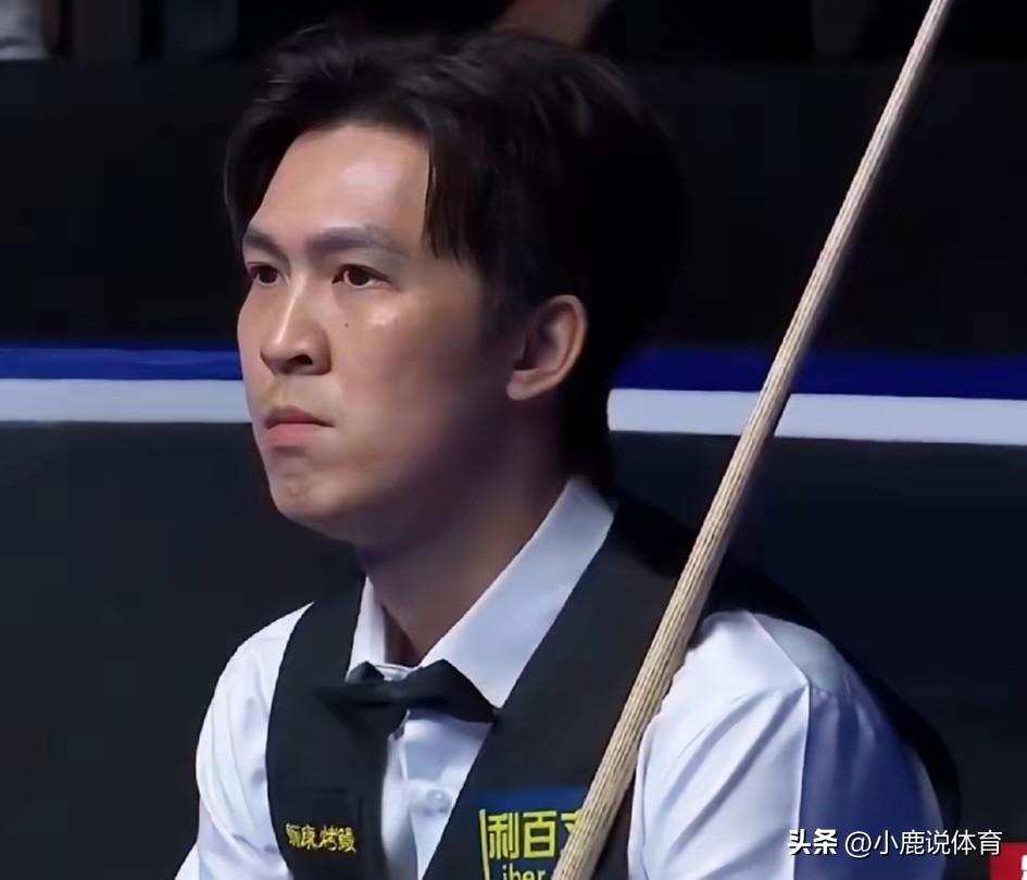 同样打黑球！
塔猜亚真的太敢了！
 
一路打进八强。
连换洗衣物都没备。
 
不