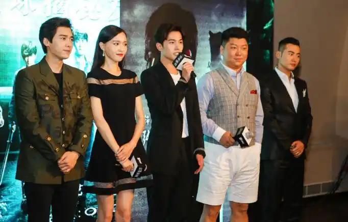 5星同框：我第一眼认出的就是穿着白色短裤、格子马甲、略显发福的刘天佐与发如绸缎、