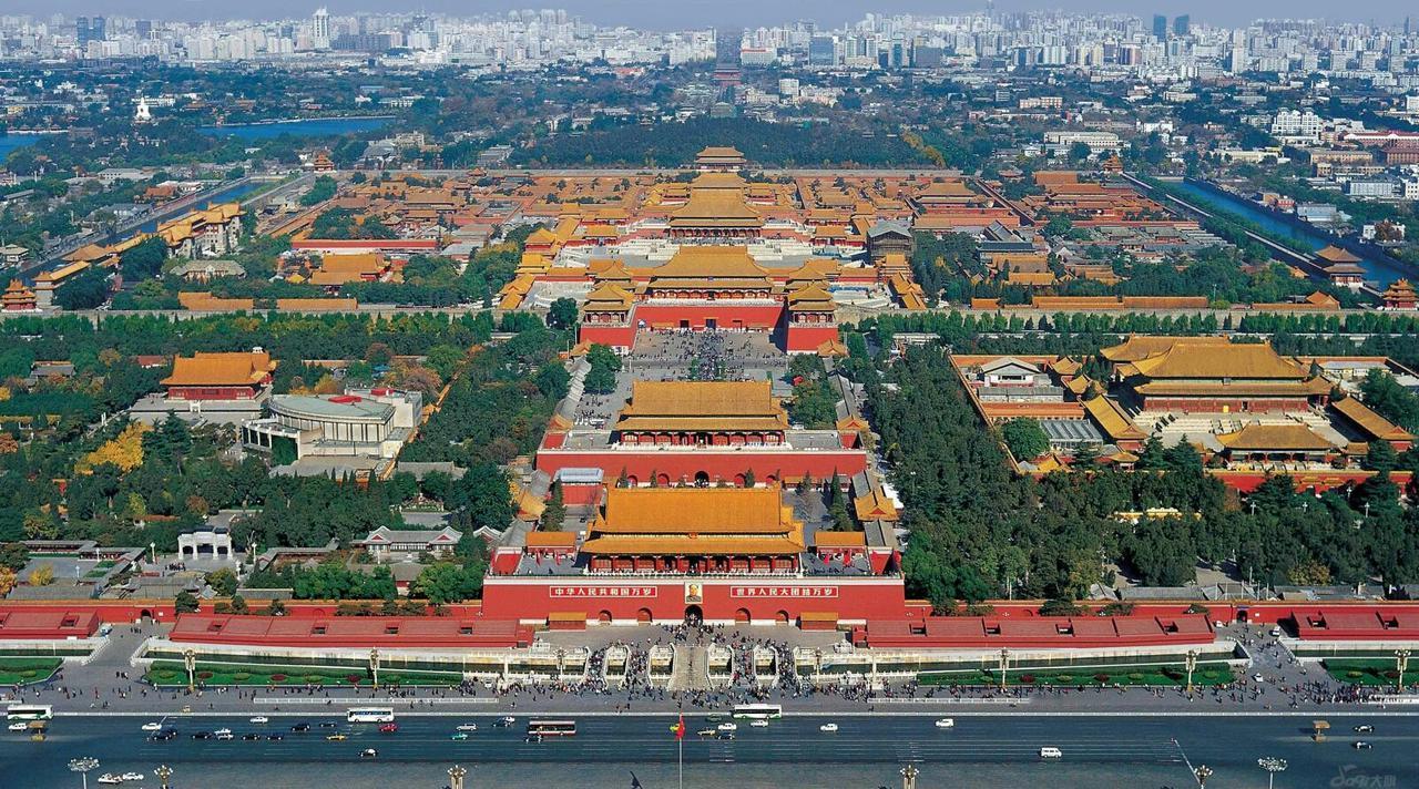 暑期是家长带孩子打卡各种博物馆的高峰期，尤其是像国博、军博、陕历博、故宫等这些名