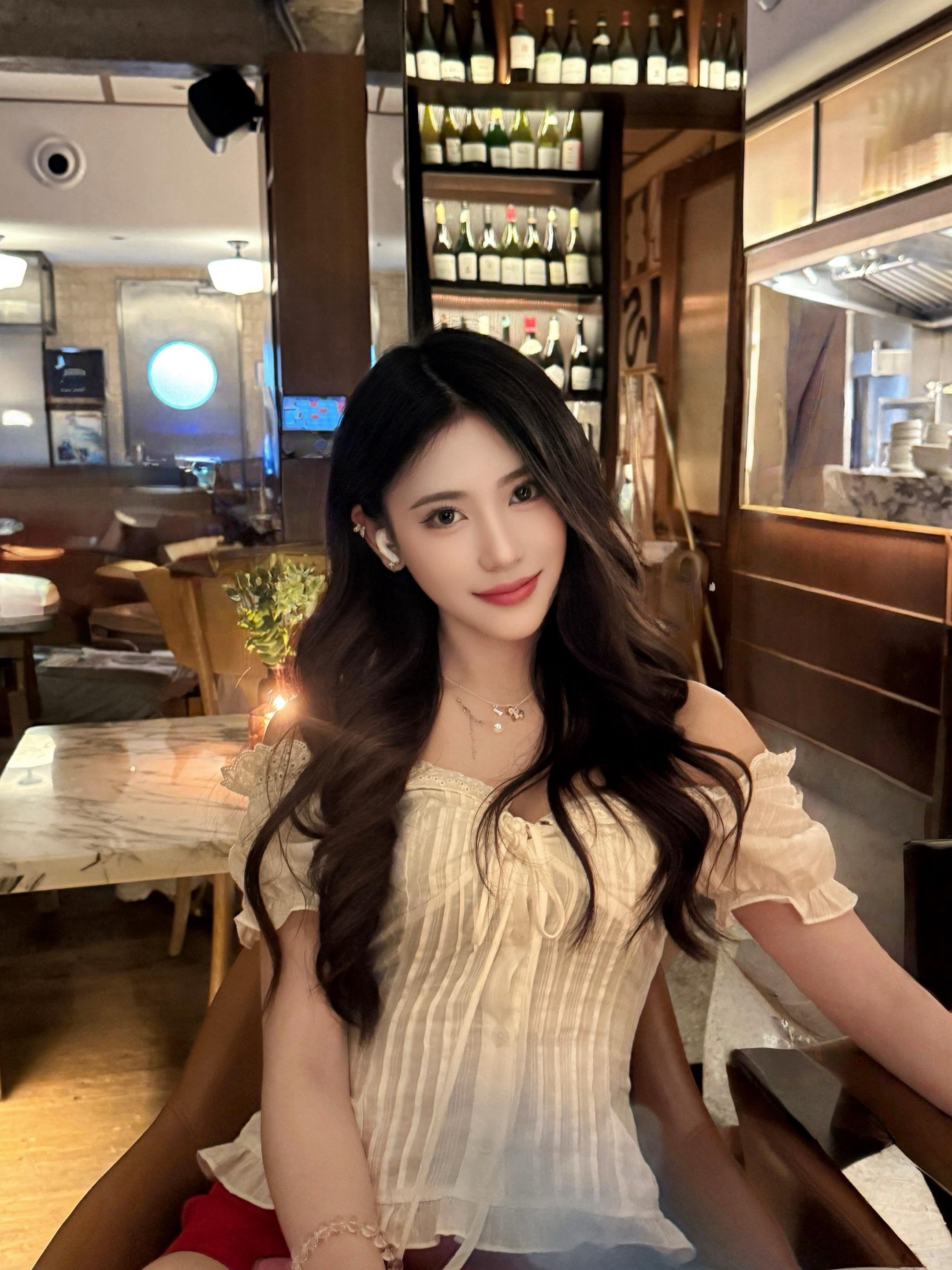 不要把我当假想敌了 我连美瞳都不放在眼里 何况是你