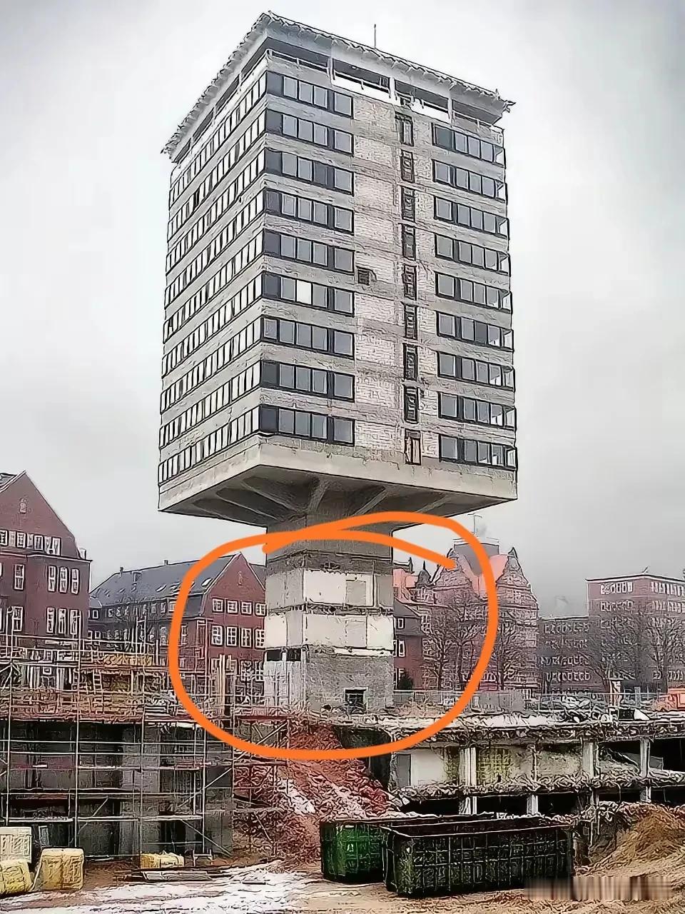 想不到啊，
房子还能这样设计建造，
美观、占地面积小，
就是不知道实用吗？

看