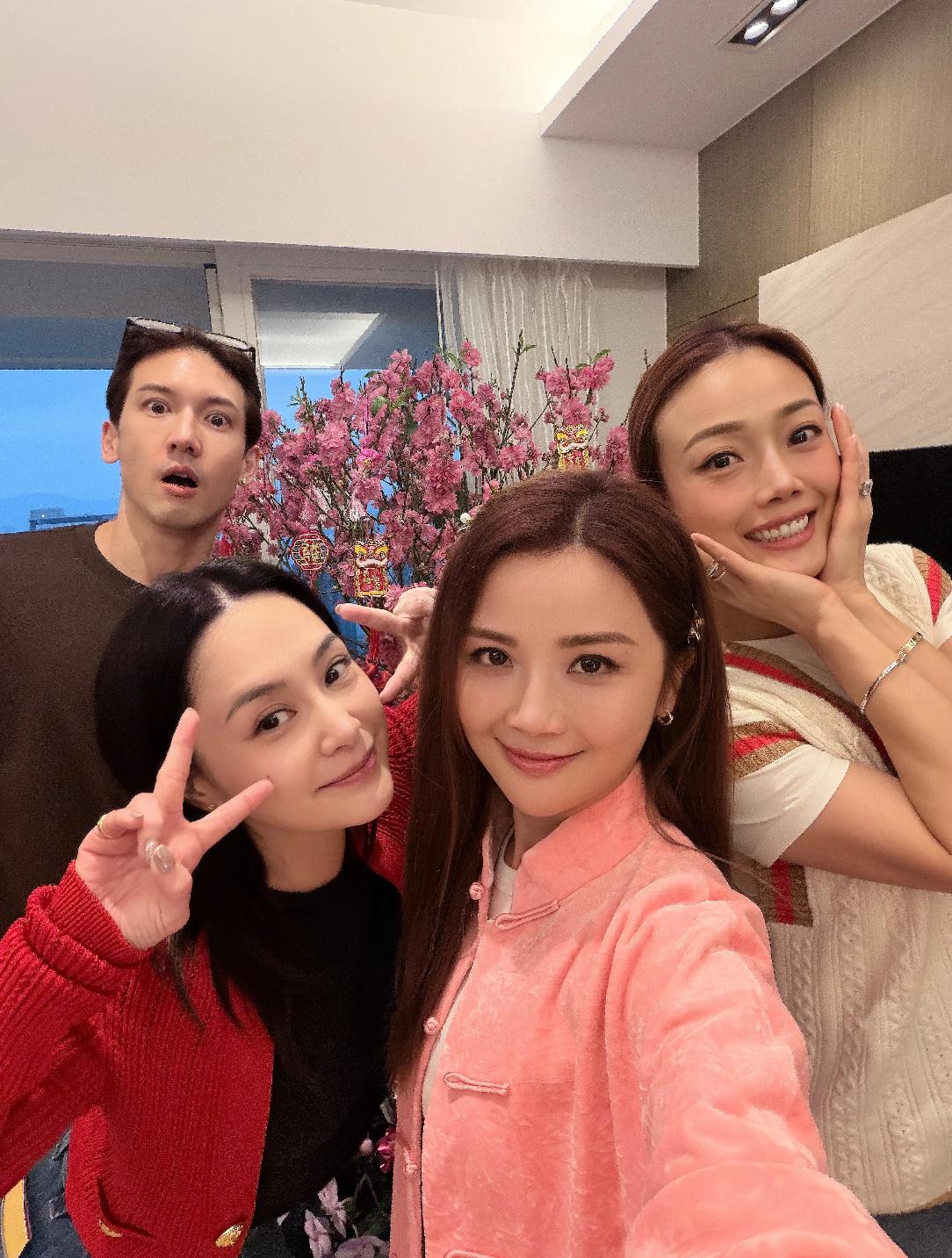 蔡卓妍带上“神仙阵容”给大家拜年啦！
蔡卓妍去Mani家，依然吃到了Mani亲手