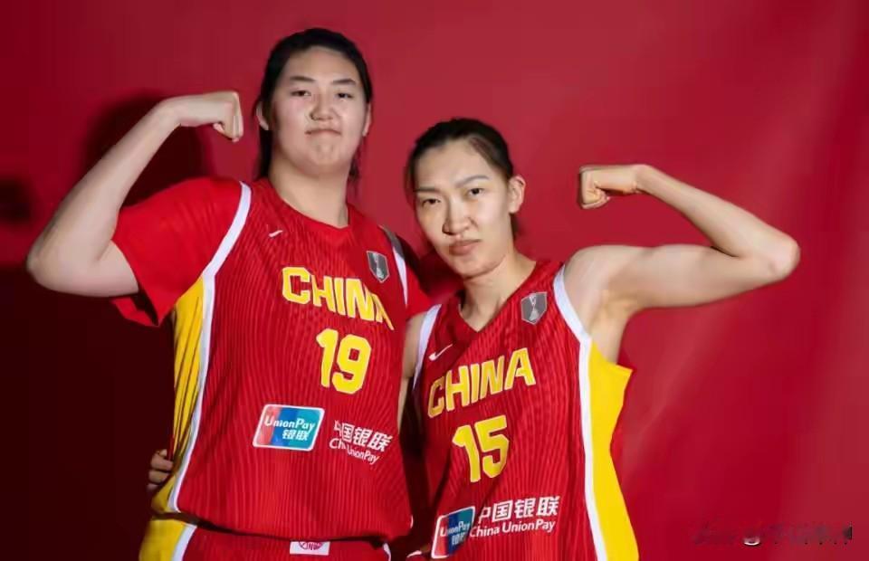 网上很多球迷似乎很迷惑，中国女篮世界杯比赛靠一个中锋投三分，那些锋线大将、后卫尖