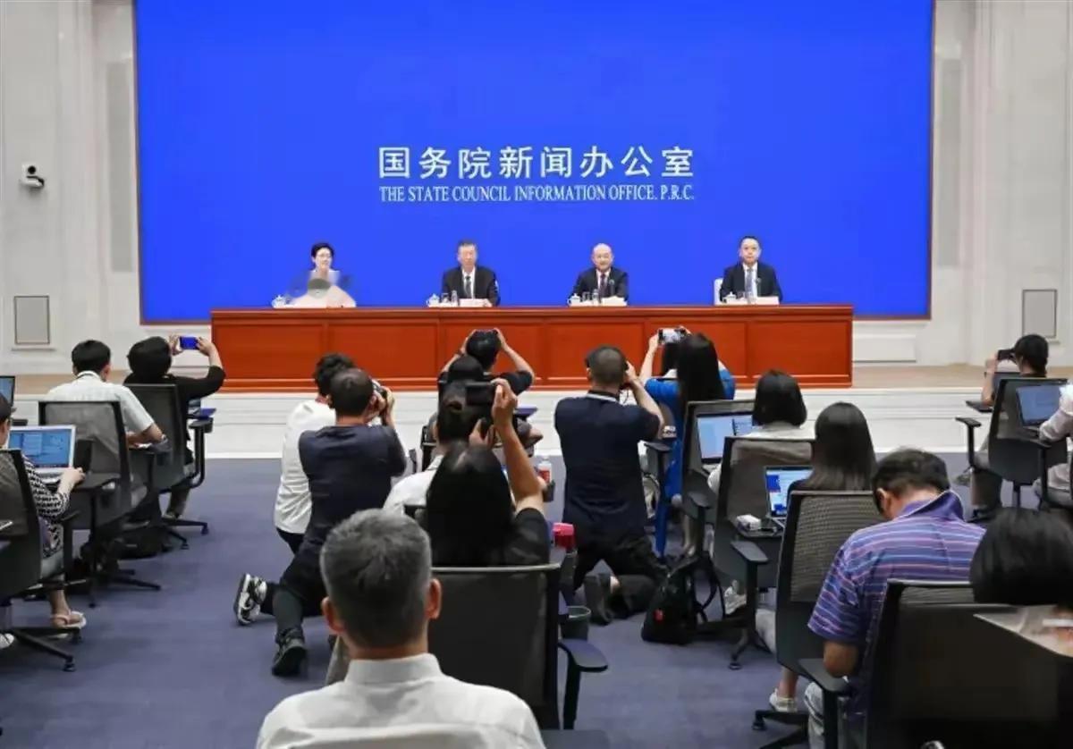 教育部重拳出击，校园“纷扰”即将退散！老师们、同学们及亲爱的家长们，振奋人心的消