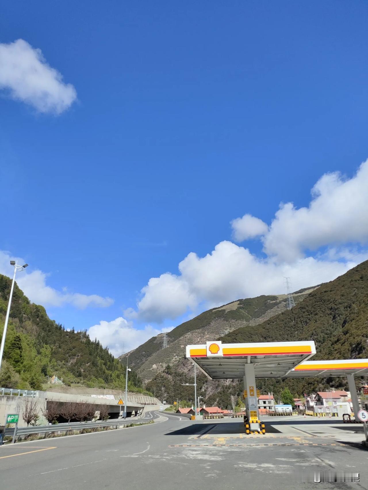 川西自驾游，一路美景如画。成都自驾康定