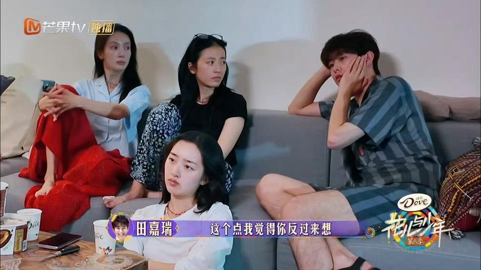 #田嘉瑞小世界的门为我们打开一点#田嘉瑞好会哦，安慰荣梓杉“每个人都有每个人的世