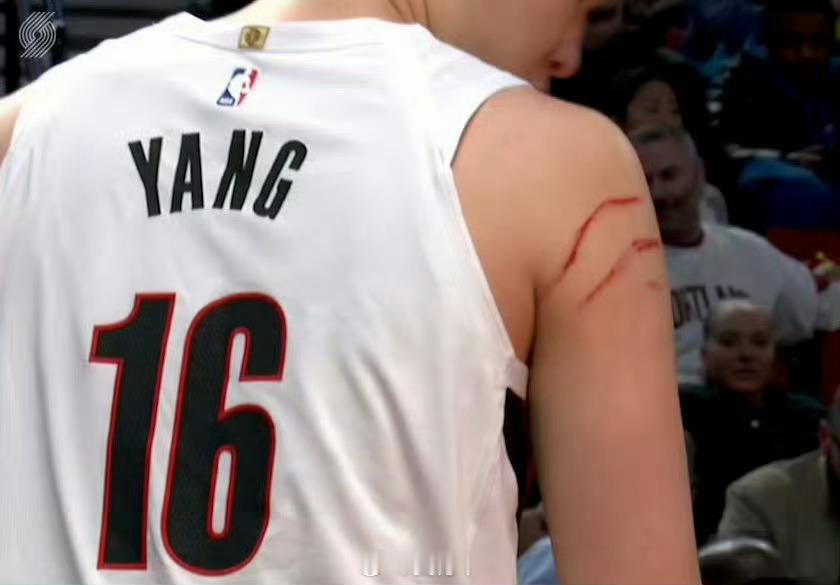 开拓者103比102险胜火箭，杨瀚森在16分钟31秒内收获3分3篮板2助攻2血印