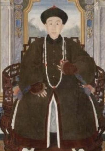 1736年，乾隆的弟弟弘昼与讷亲发生争执，当着百官的面，弘昼突然一脚将讷亲踹倒，