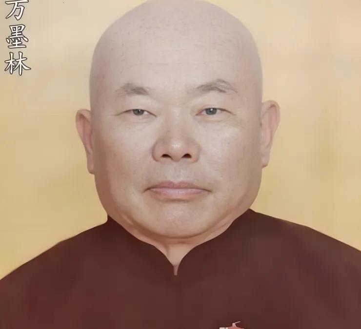 1940年12月21日傍晚，上海大马路金门大酒店门前灯火通明，美国兵在门口站岗，