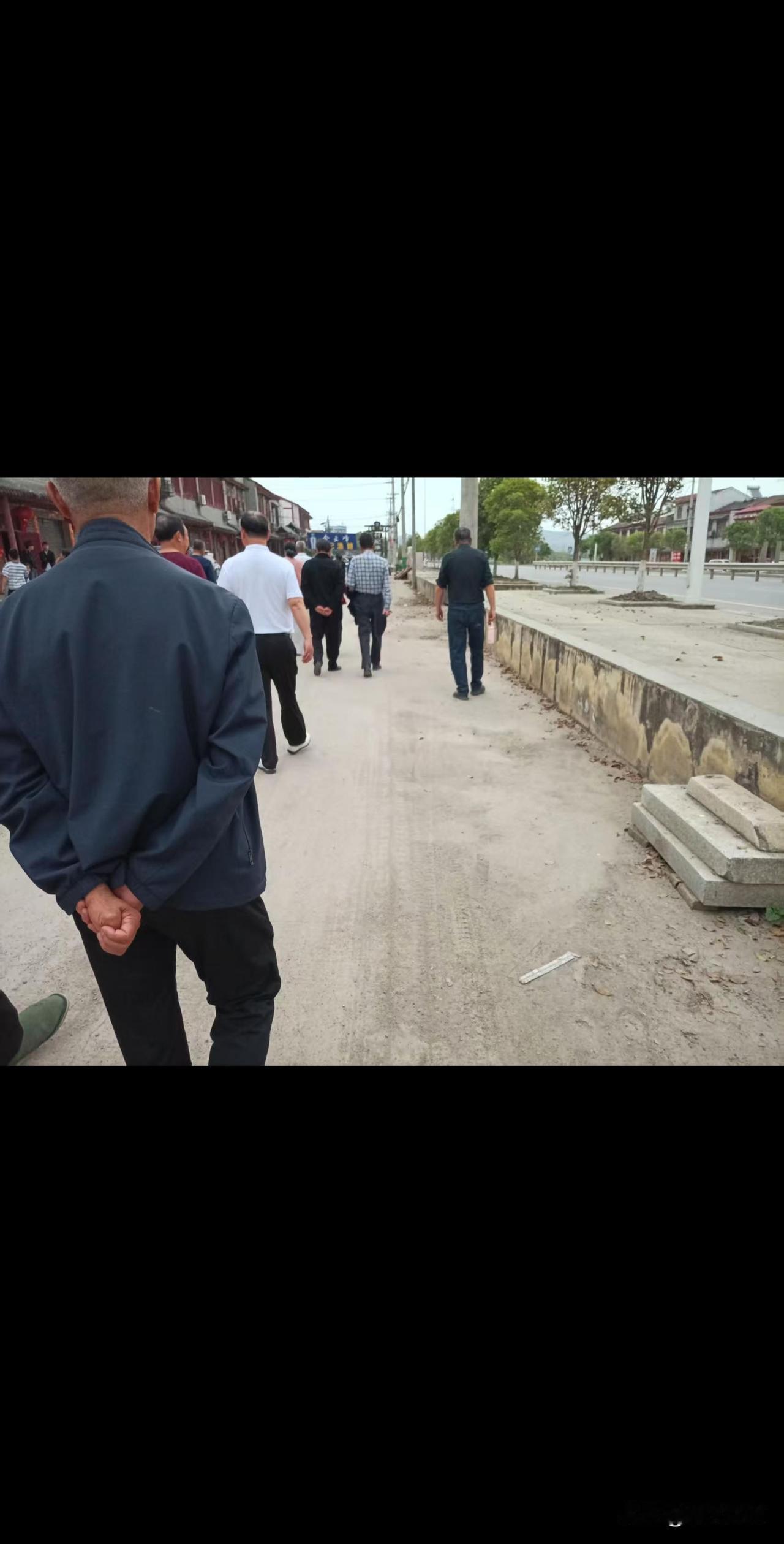 企退人员总是盯着机事退人员的退休金，故意夸大与抬高他们的退休金而激发人们的矛盾。