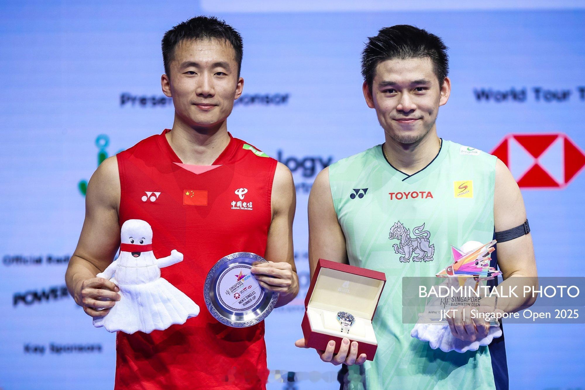 新加坡🇸🇬羽毛球公开赛：上届/近10年卫冕冠军🏆男单：昆拉武特🇹🇭女单
