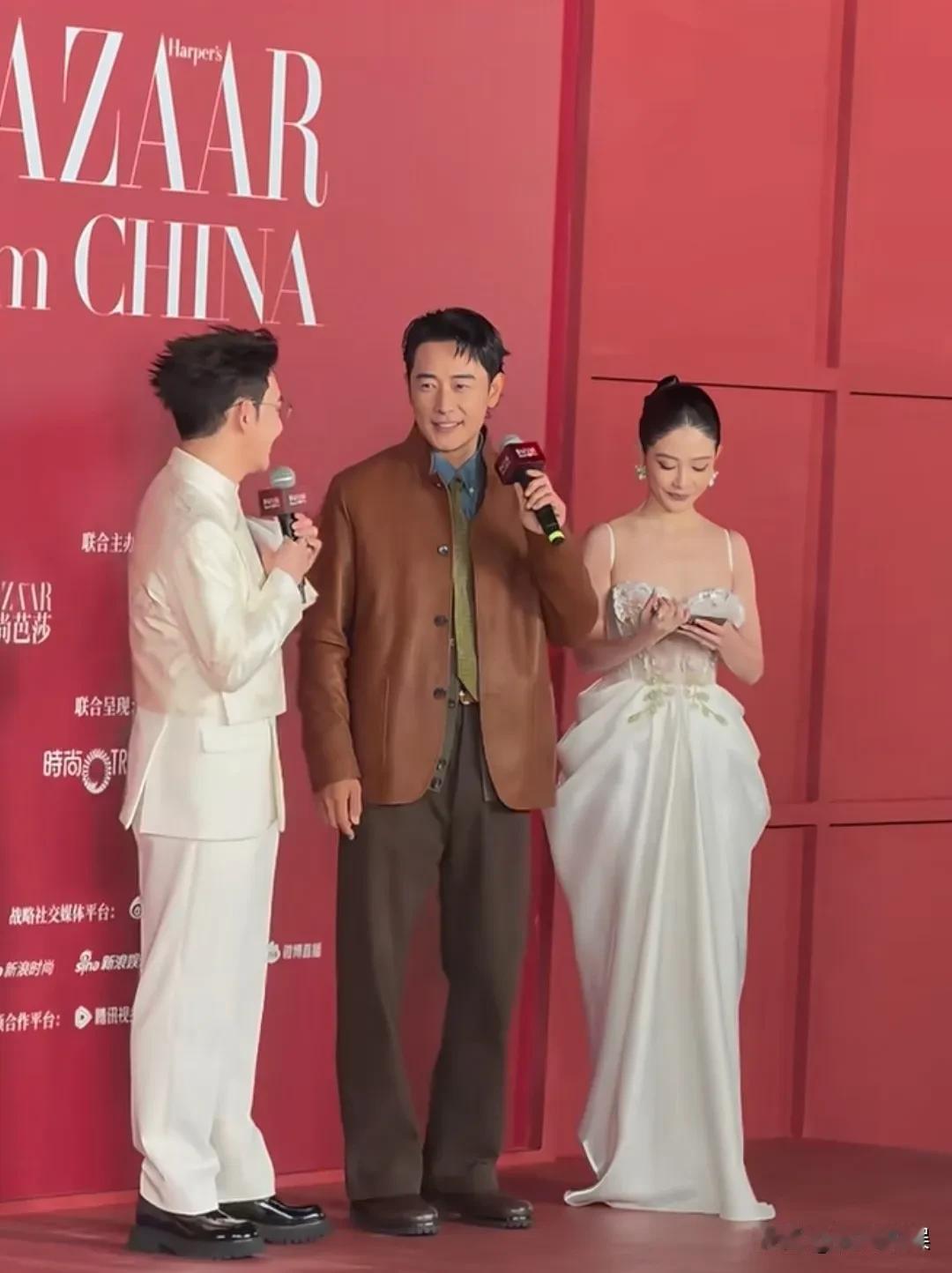 罗晋这也是有点“一胖毁所有”的感觉啊！[捂脸]
45岁的他，现身江阴走红毯，穿着