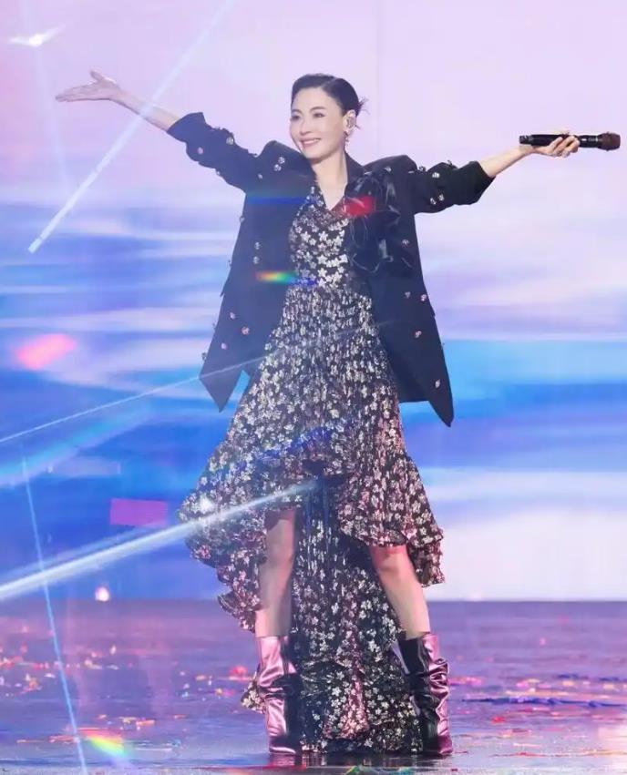 比你优秀的人仍然比你努力，张柏芝最近宣布全新音乐身份回归乐坛。作为一个名气不小的
