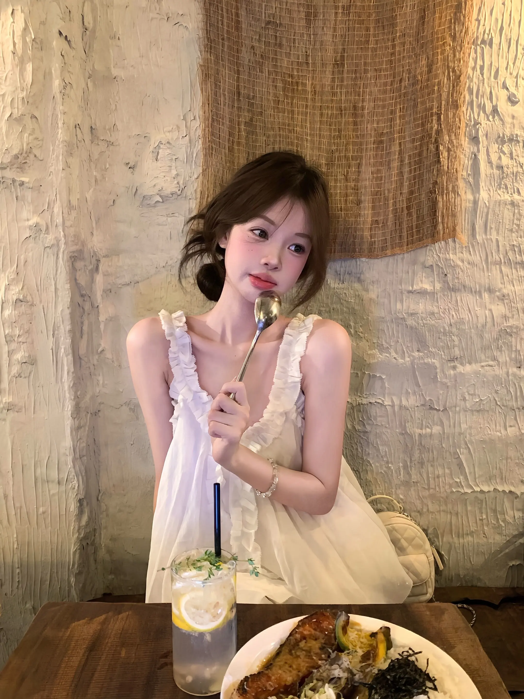 好韩～好干净。  夏日通勤休闲穿搭