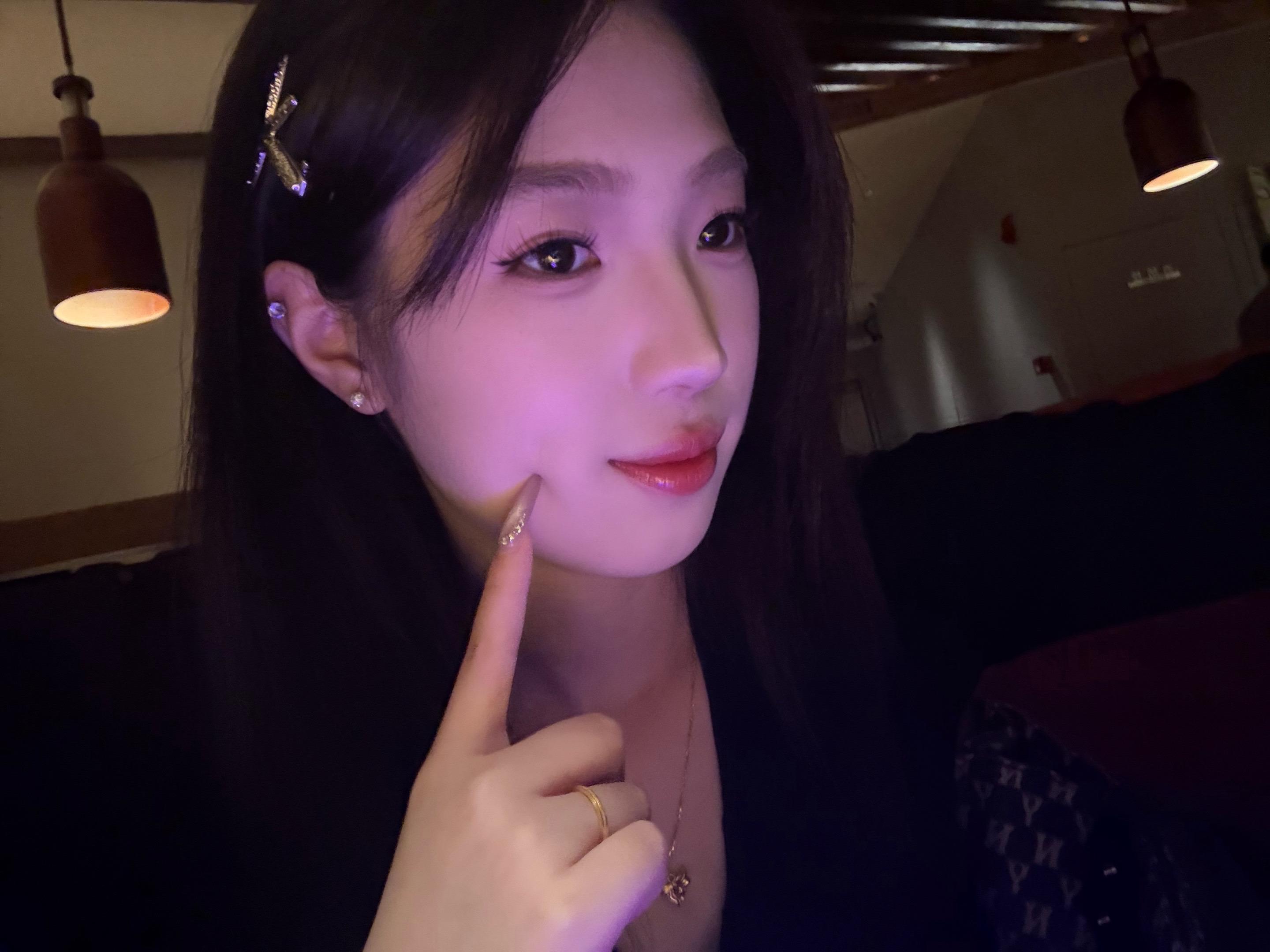 不会再允许任何人进入我的小小世界来打破我的平静的生活 也不想再和任何人...