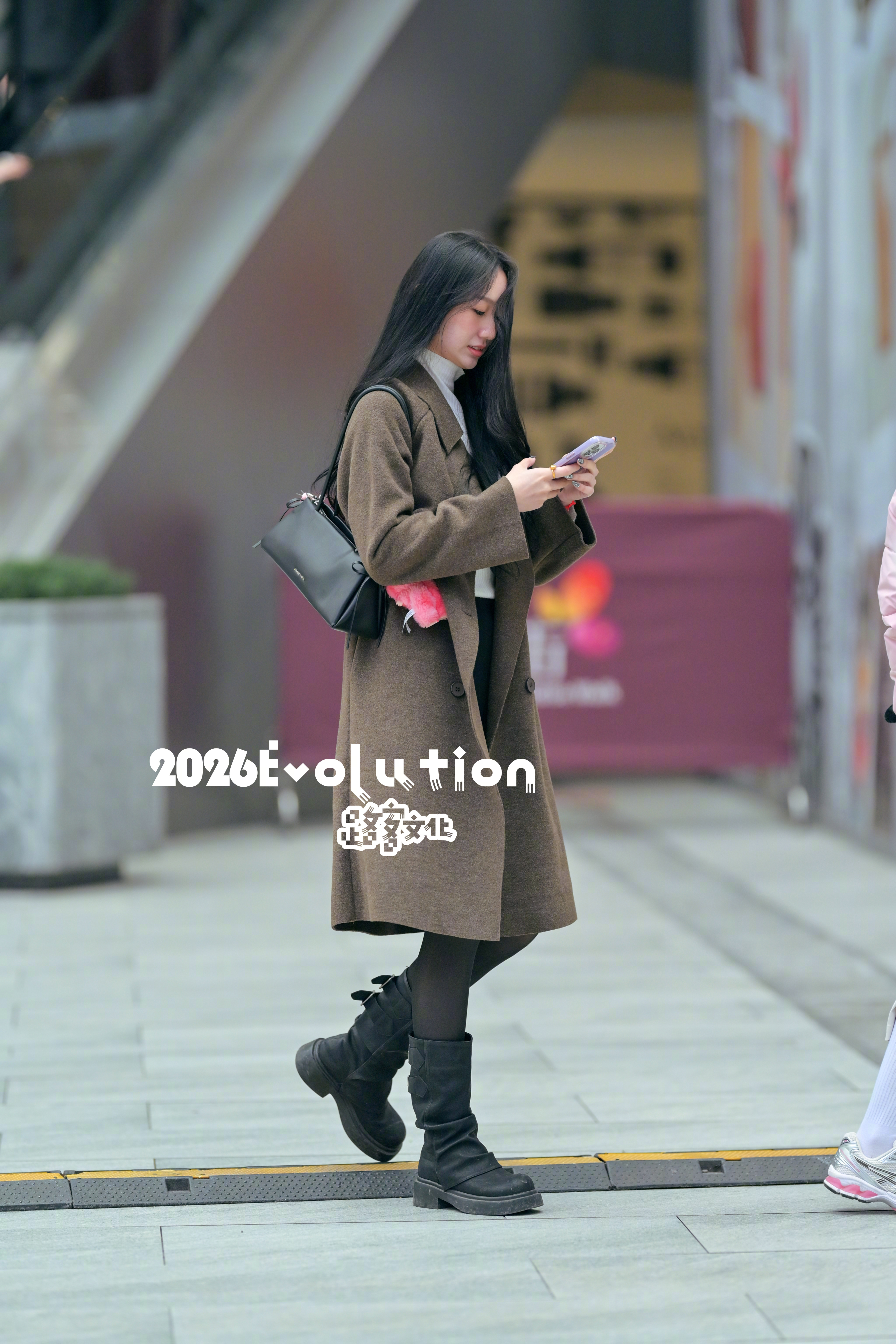 我们冬天的街拍照片还没更新完大家要理解 