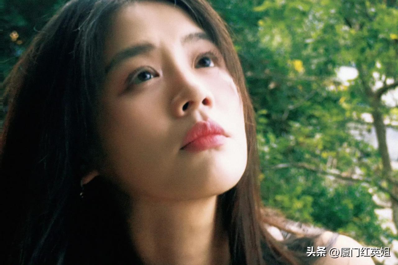 刚刚38岁的马思纯发表生日感言
也是她宣布单身后的第一个生日
她用了很矛盾的两种