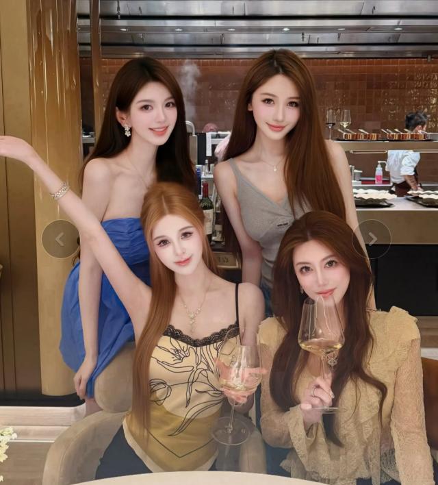 黄晓明前女友叶柯，最近发了段视频。
视频里，她和三个闺蜜站一排，网友看了说：这四