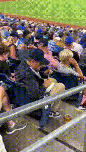 用烤肠喝啤酒，味道真绝了！