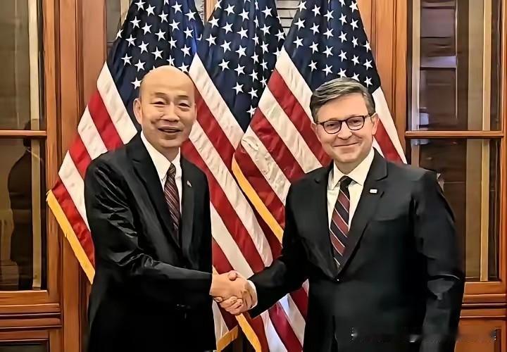 蔡英文见了佩洛西，丢了所谓“海峡中线”；韩国瑜见了约翰逊，会丢掉国民党最后那点“