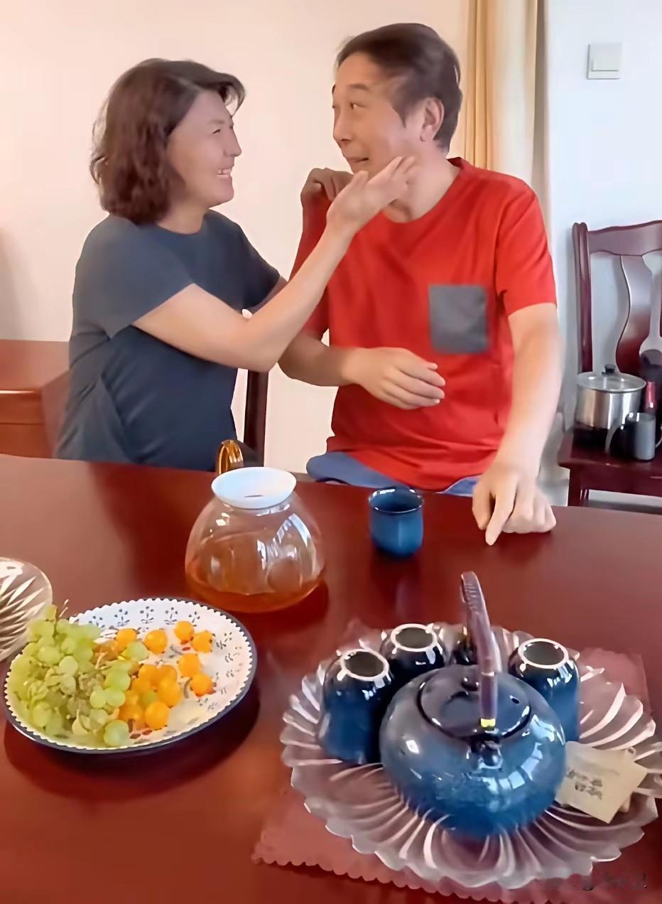 网友说：这是最长情的告白长情的人最可贵 闫学晶冯巩 闫学晶演技争议 闫学晶变脸