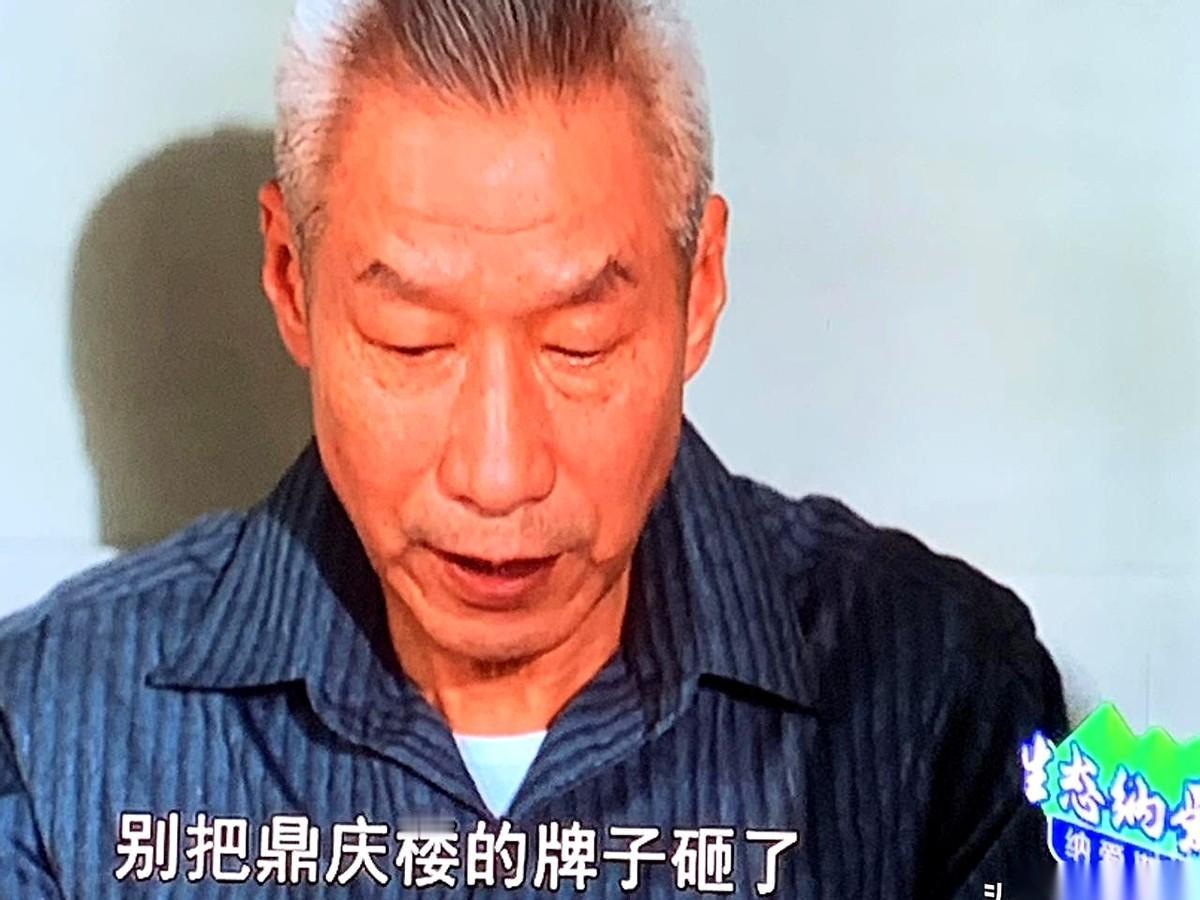 老爷子最后干干净净地走了，胸口抱着老伴儿的照片。
他们管这叫“善终”。
我怎么看