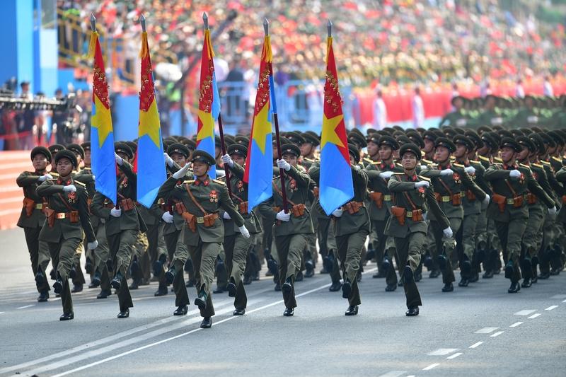 微头条21
 
钩子
 
同样是军人，为何外国军人遭疏远，中国军人却让人倍感亲近