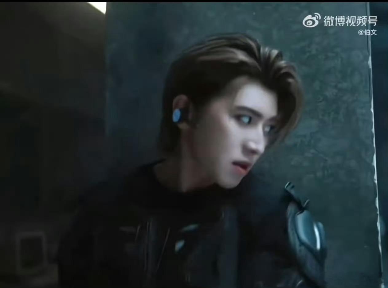 蔡徐坤的镜头救赎感 蔡徐坤在镜头下的感觉，让人一眼入戏！那份专注和张力，充满了故