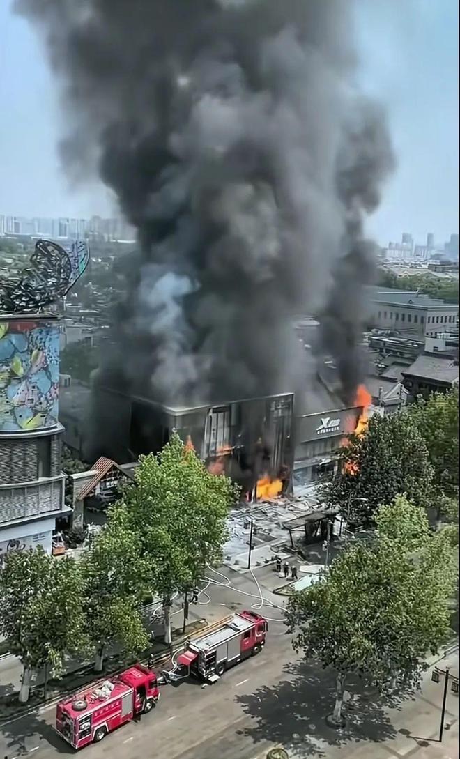 12.7济南突发事件：一场车库大火，照见城市安全的“隐秘角落”

2025年12