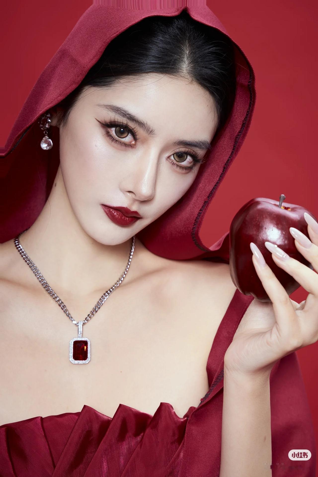 优雅与性感，你会怎么选美女穿搭写真