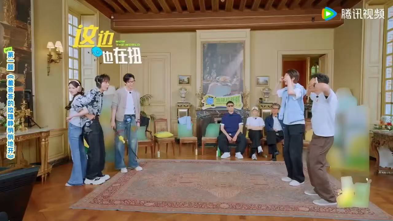 刘宇宁林一郭京飞正太扭腰地球超新鲜 陈星旭让林一郭京飞扭腰的时候，俩人秒变正太扭
