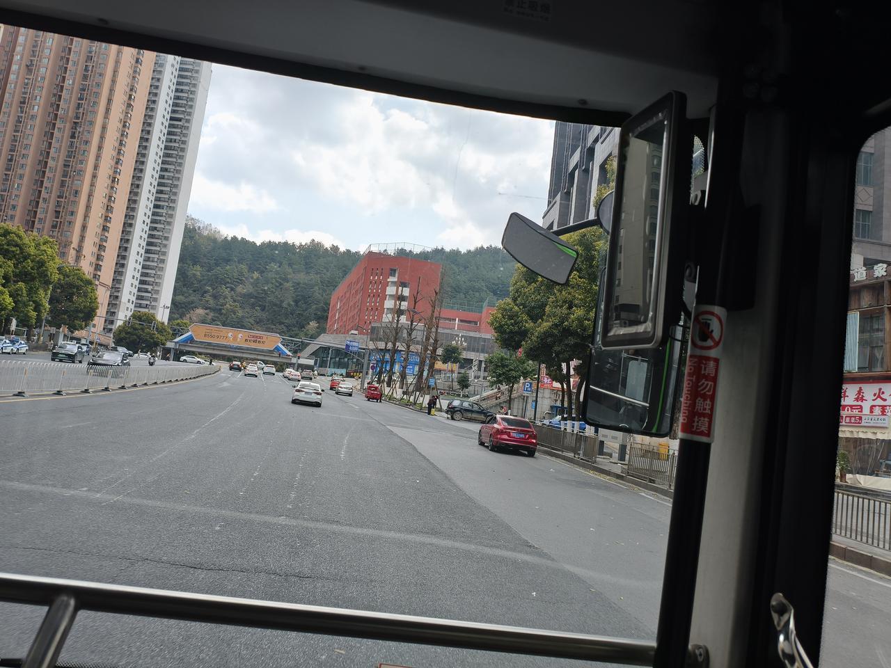 特朗普又被刺杀了
      .特朗普又有“暗杀”事件了！当地时间4月25号晚白