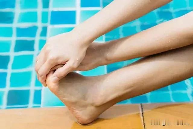 “淹死会水”的这句老话老人家时常说。为啥大多数时候都淹死会游泳的人呢？
主要原因