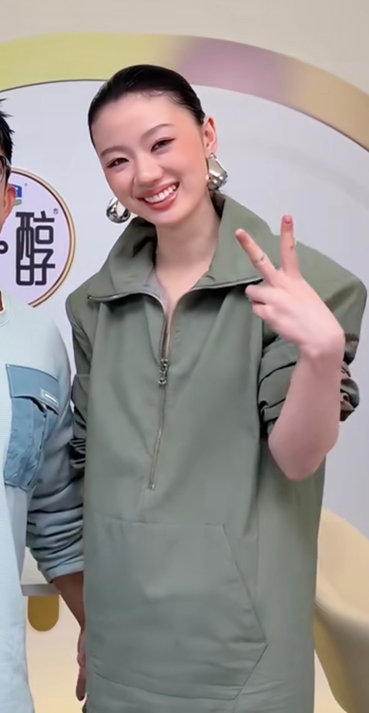 三折叠✌🏻这个力度 单依纯的手扇巴掌肯定很疼 啧啧啧 